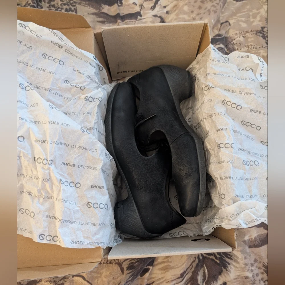 Ecco Sculptured Mary Jane Pumps - Picture 10 of 12